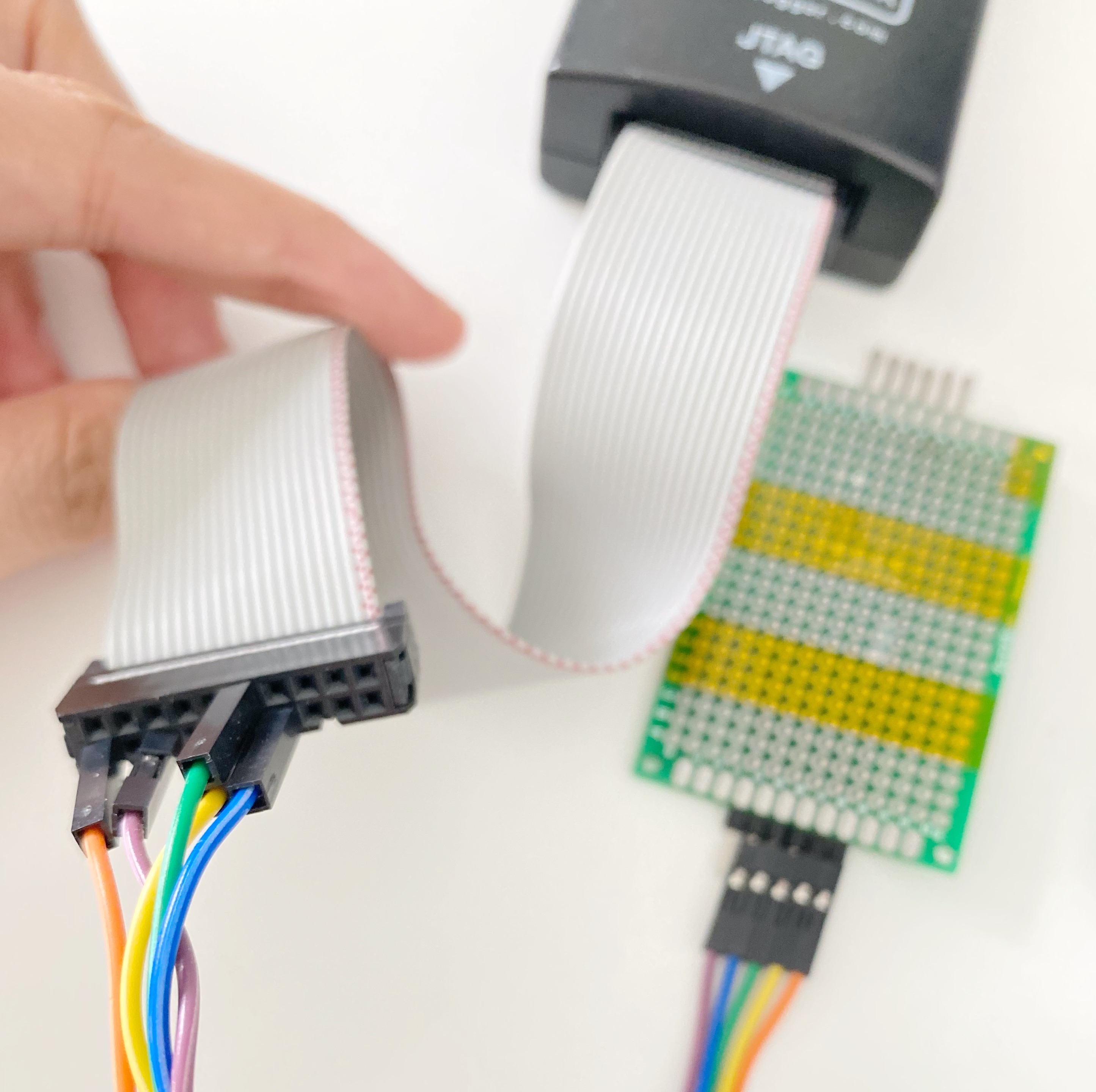 Connecting the J-Link SEGGER via the ribbon cable to the pogo pins